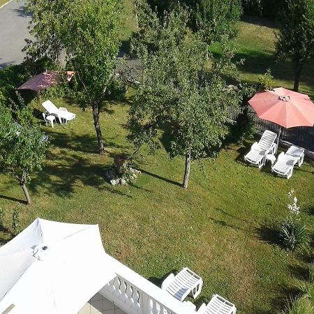 Guest House Surina App Surina'S Green Holiday Rupa Exteriör bild
