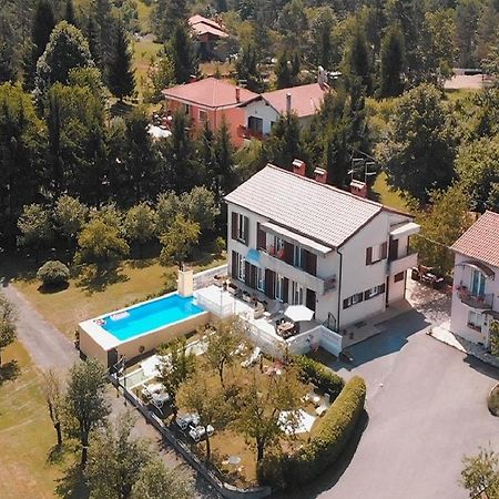 Guest House Surina App Surina'S Green Holiday Rupa Exteriör bild