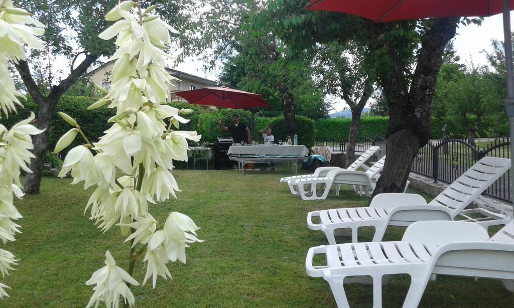 Guest House Surina App Surina'S Green Holiday Rupa Exteriör bild