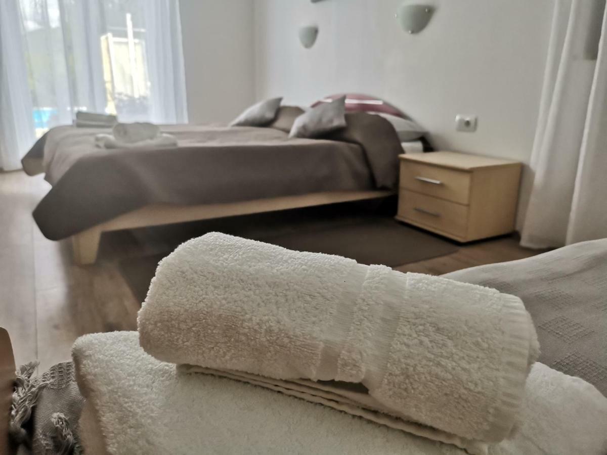 Guest House Surina App Surina'S Green Holiday Rupa Exteriör bild