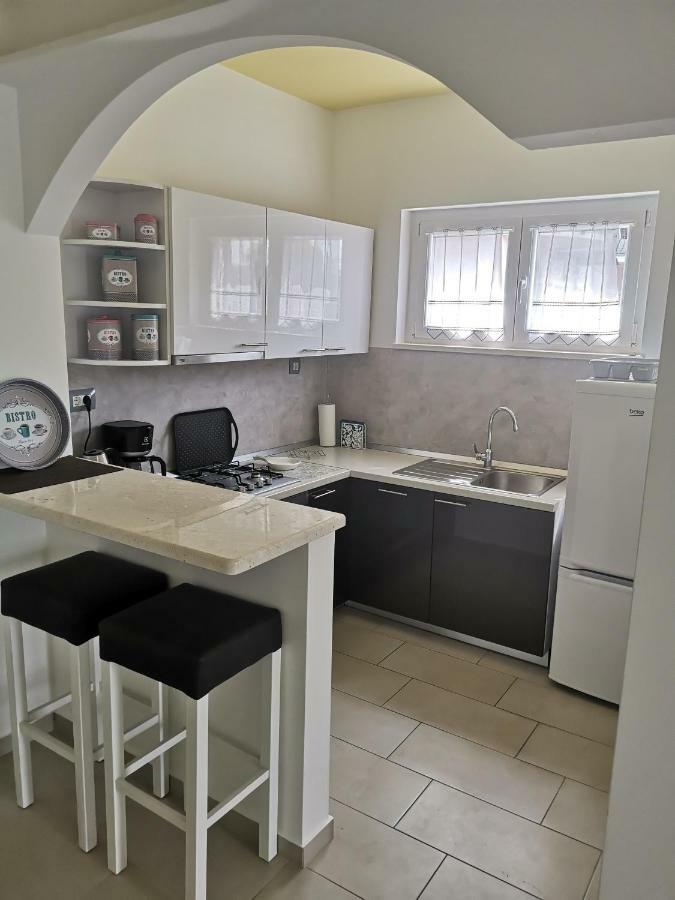 Guest House Surina App Surina'S Green Holiday Rupa Exteriör bild