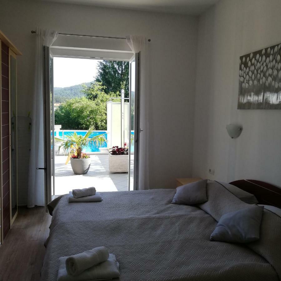Guest House Surina App Surina'S Green Holiday Rupa Rum bild