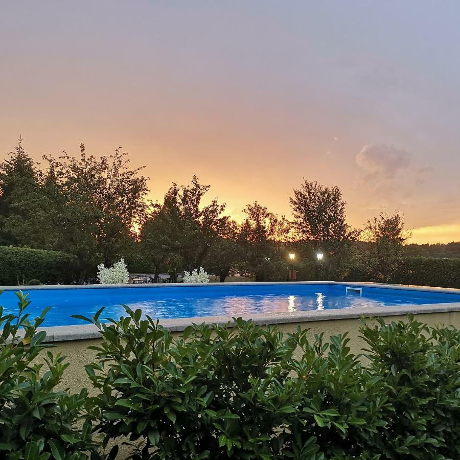 Guest House Surina App Surina'S Green Holiday Rupa Exteriör bild