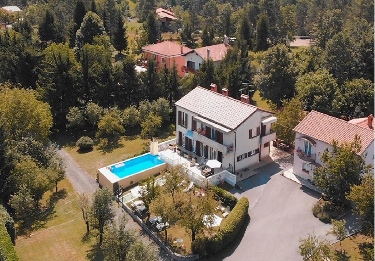 Guest House Surina App Surina'S Green Holiday Rupa Exteriör bild
